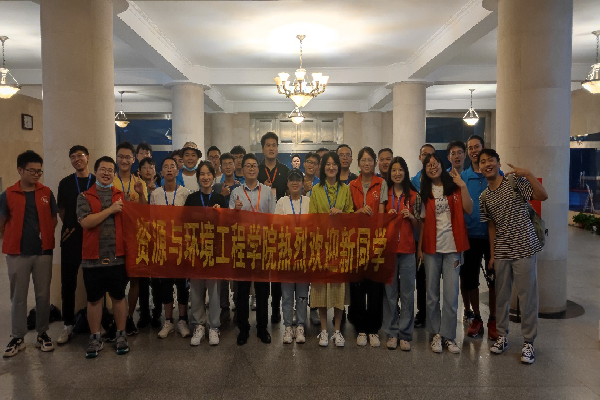 新葡萄88805官网圆满完成2021级本科生迎新工作