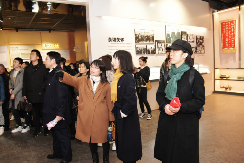 新葡萄88805官网党委组织师生参观校史馆