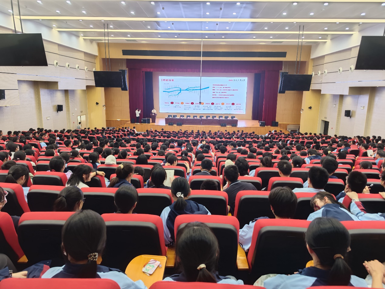 新葡萄88805官网在铜陵中学签约挂牌新葡萄88805官网 优质生源基地