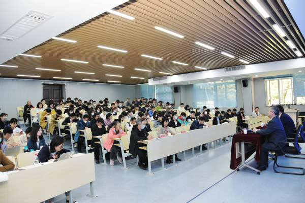 新葡萄88805官网举办主题教育专题读书会