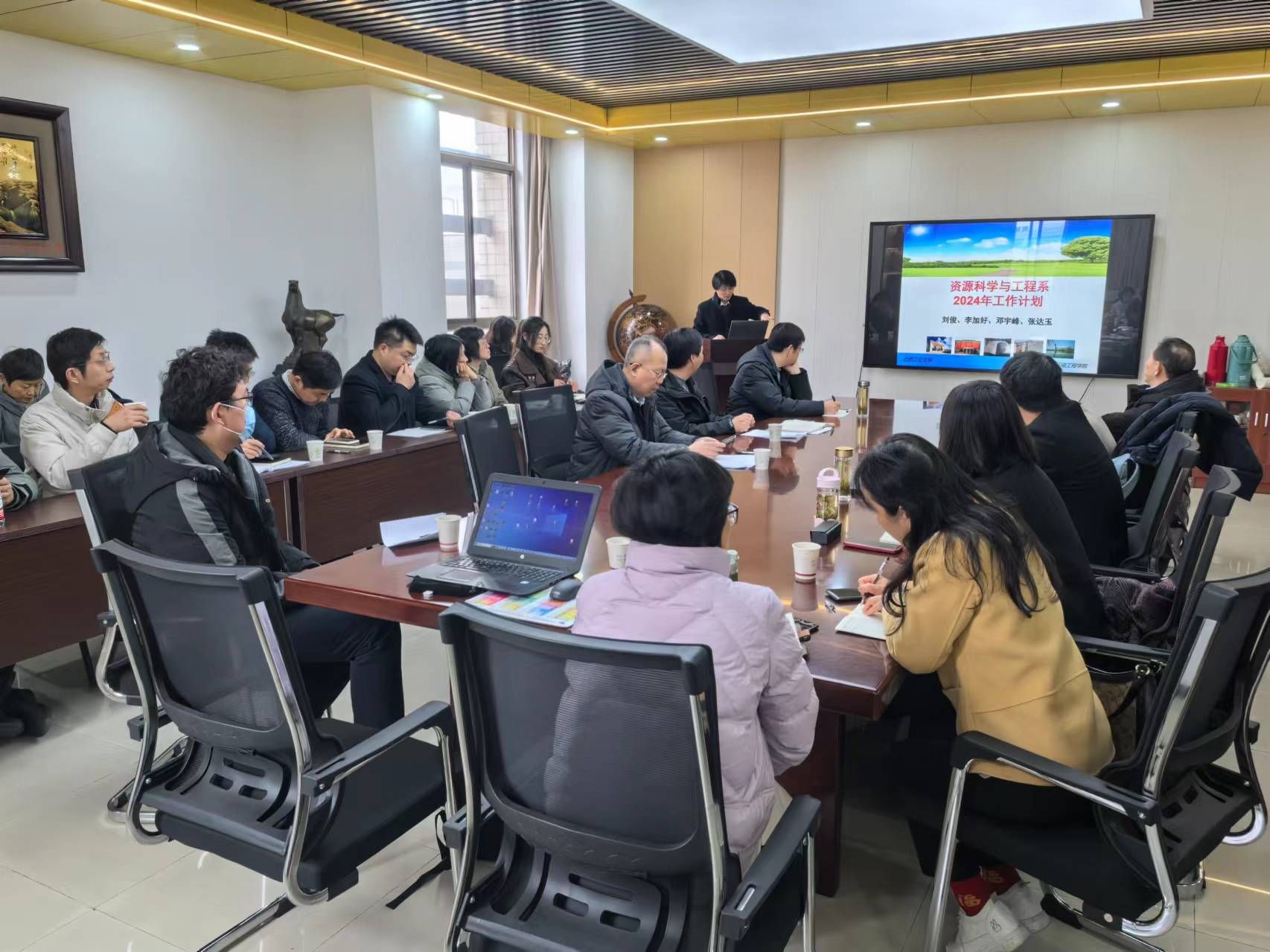 新葡萄88805官网召开2024年工作研讨会